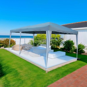 Gazebo Maceio grigio 300x600 cm con pannelli laterali in giardino.