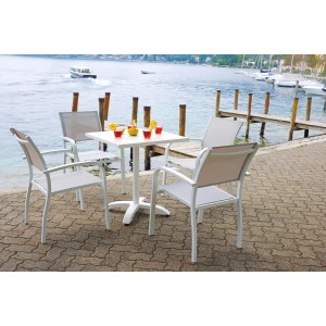 Tavolo da giardino quadrato bianco con quattro sedie della categoria Tavoli da giardino.