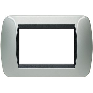 Placca t.b.t. per interruttori e prese in argento.