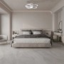 Ventilatore da soffitto bianco moderno in camera da letto. Il ventilatore di design fornisce aria fresca.