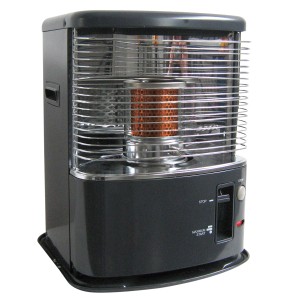 Stufa t.b.t. nera con griglia di protezione. Ideale come riscaldamento ausiliario.