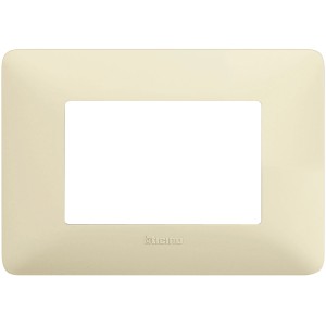 Placca t.b.t. per interruttori e prese color beige.