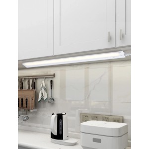 Lampada sottopensile LED Eglo Russcallo bianca 87 cm sotto mobile cucina. Luce chiara per piano di lavoro moderno.