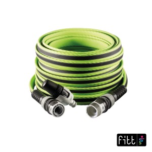 Tubo per irrigazione t.b.t. verde con connettori, arrotolato.