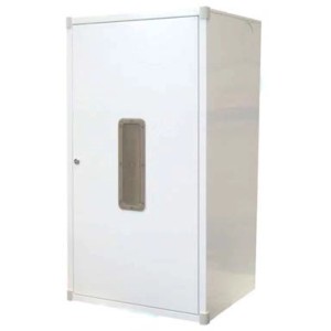 Armadio caldaia t.b.t. bianco con maniglia e serratura.