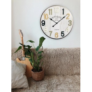 Orologio da parete decorativo in stile vintage con grandi numeri per spazi abitativi.