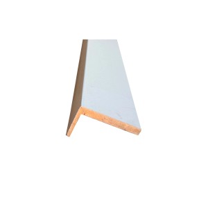 Profilo angolare verniciato bianco per accessori per porte.