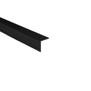 Dettaglio di un battiscopa nero t.b.t.