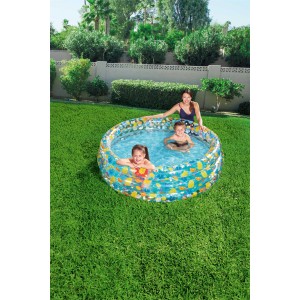 Piscina per bambini Bestway Tropical con design a 3 anelli, utilizzata da bambini in giardino.