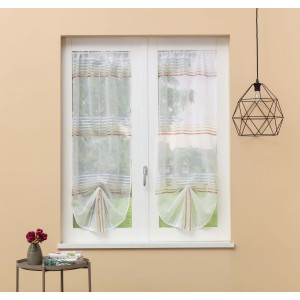 t.b.t. tenda a pannello con motivo a righe davanti alla finestra.