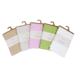 Tovaglie t.b.t. a scacchi confezionate in vari colori.