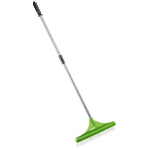 Rastrello per foglie verde con manico telescopico per giardinaggio.