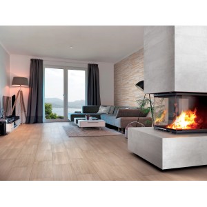 Soggiorno con piastrelle per pavimenti chiare e camino. Piastrelle per pavimenti.