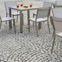 Set da pranzo per giardino: tavolo e sedie in metallo grigio.