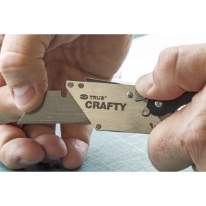 Cutter t.b.t. in uso, dettaglio della lama.