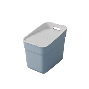 Cestino t.b.t. blu con coperchio grigio per rifiuti domestici.