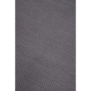 Dettaglio di uno zerbino grigio t.b.t. con texture intrecciata.