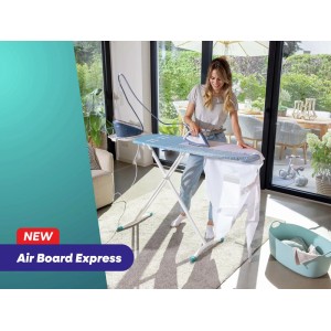 Donna stira su asse da stiro Leifheit AirBoard Express M Solid turchese-bianco. Superficie traspirante, supporto stabile per centrale vapore.