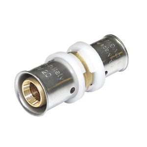 Raccordo t.b.t. per tubi multistrato in metallo e plastica.