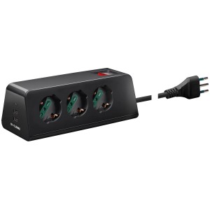 Multipresa nera t.b.t. con tre prese e porte USB.