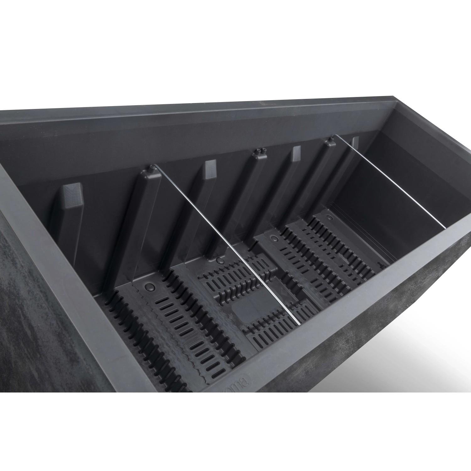 Vista interna della fioriera Deroma Millennium antracite con riserva d'acqua.