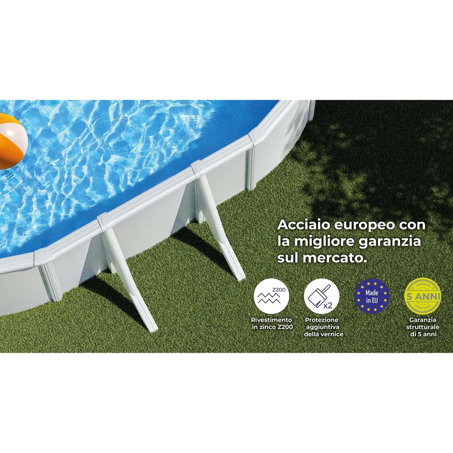 Piscina ovale fuori terra Gre bianca in giardino con acqua blu e supporti. Robusta piscina con pareti in acciaio.