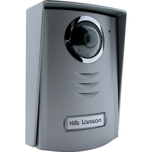 Videosorveglianza t.b.t. con telecamera e targhetta.