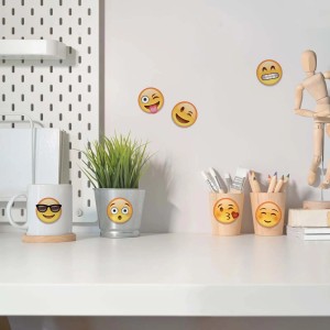 Adesivi murali emoji decorativi su tazza, vaso e parete. Decorazioni murali divertenti per la cameretta dei bambini.