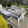 Set di mobili da giardino t.b.t. bianco con tavolo, divano e poltrone.