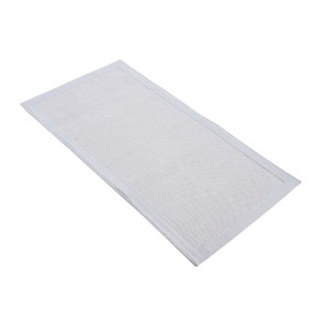 Tappetino t.b.t. bianco, rettangolare. Look semplice e moderno per interni.