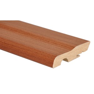 Battiscopa color legno (Battiscopa) con bordo arrotondato.