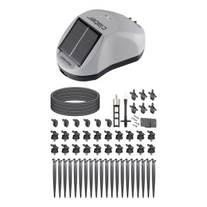 Sistema di microirrigazione Claber Aqua Magic con pannello solare, tubo e picchetti per irrigazione.