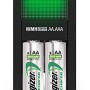 Mini caricabatterie Energizer con 2 batterie AA da 2000 mAh in custodia nera con indicatore LED verde.