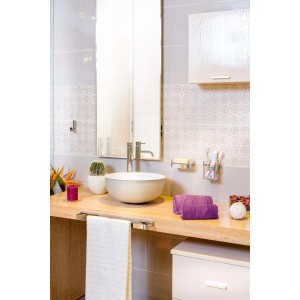 Bagno con porta asciugamani t.b.t. sotto il lavabo