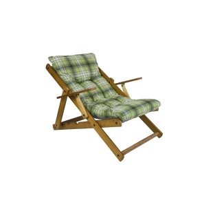 Sdraio in legno con cuscino a quadri verdi per giardino o balcone.