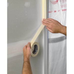 Applicazione di nastro adesivo t.b.t. su una parete.