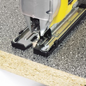 Seghetto alternativo LUX con lama in uso per tagli del legno. Attacco a U.