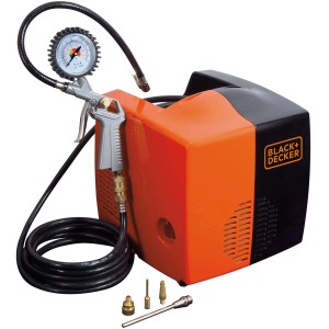 Compressore Black+Decker con manometro e accessori.
