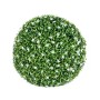 Palla decorativa verde con piccoli fiori bianchi per il giardino.