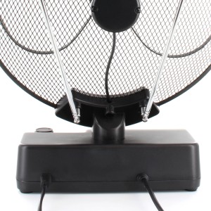 Antenna TV nera per una ricezione ottimale del segnale video.