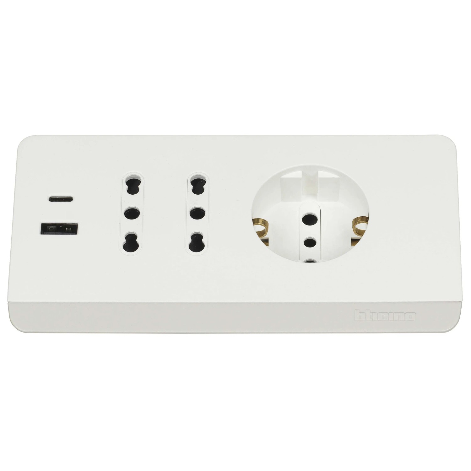 Multipresa t.b.t. bianca con porta USB e prese multiple.