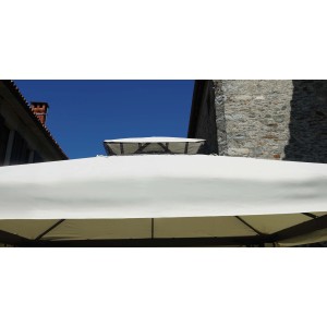 Dettaglio del tetto del gazebo t.b.t. con ventilazione.