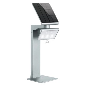 Lampada da vialetto solare a LED Steinel XSolar GL-S argentata con sensore di movimento e pannello solare.