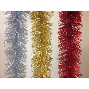 Ghirlanda natalizia argento, oro e rossa.