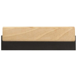 Spatola t.b.t. con manico in legno e labbro in gomma nera.