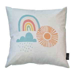 Cuscino t.b.t. con arcobaleno, nuvole e sole per la cameretta dei bambini.
