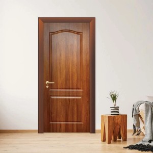 Porta in legno con maniglia e cornice dorate in parete di legno