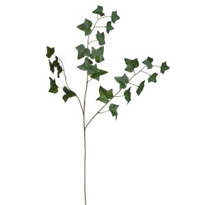 Ramo di edera artificiale con foglie verdi, pianta finta decorativa per interni.