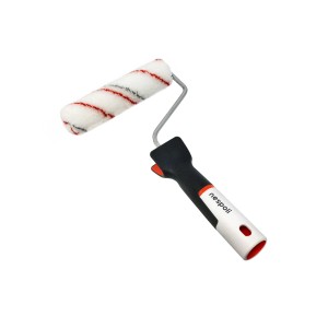 Rullo per pittura t.b.t. con strisce grigio-rosse per una pittura precisa.