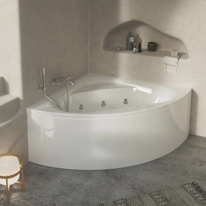 Vasca idromassaggio angolare bianca con rubinetteria e getti.